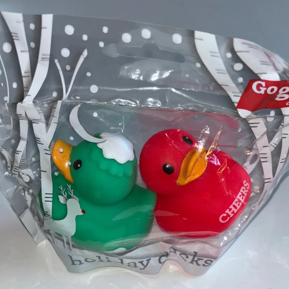 Go Gaga Holiday Ducks Bath Toys Red and Green NWT